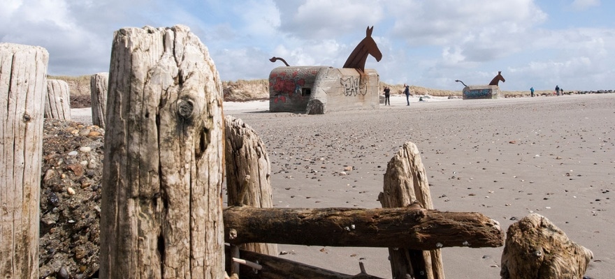 Stranden ved versterhavet. Billede af de tyske bunkere